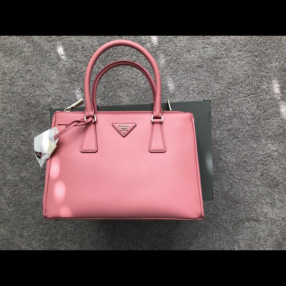 Brand New Prada galleria saffiano leather medium bag